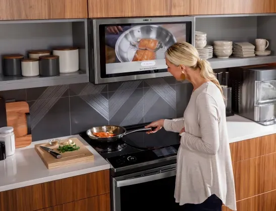 kitchenaid-closeup-built-in-dishwasher-steam